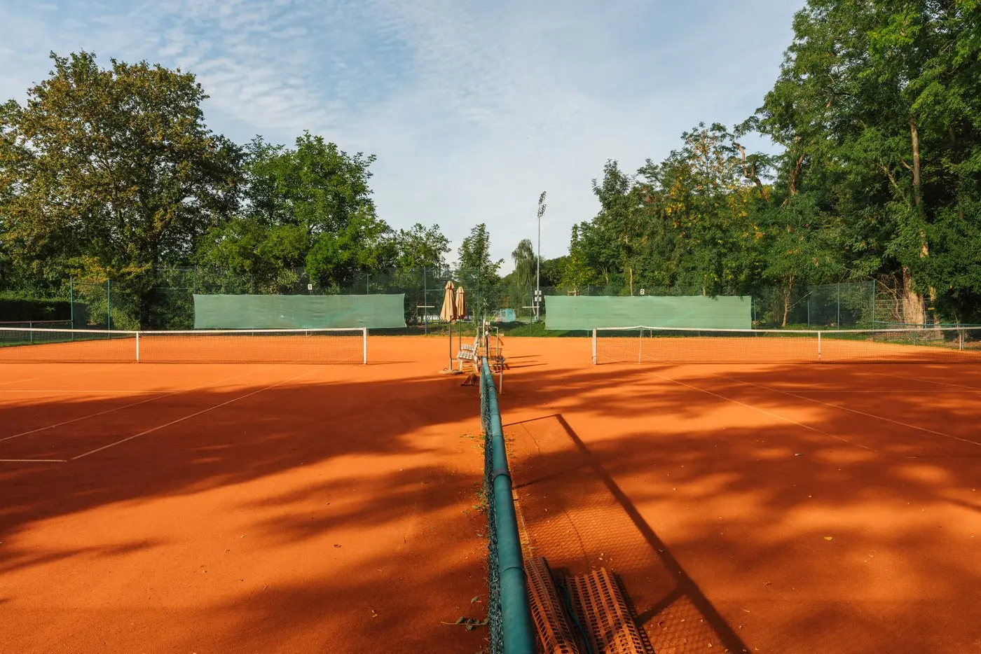 Sandplätze im Sonnenlicht